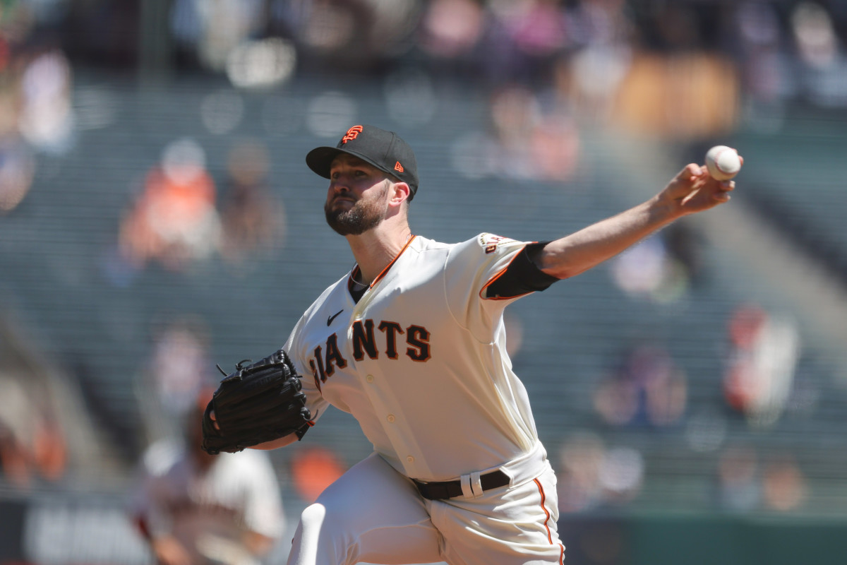 SF Giants pitcher Alex Wood throws a pitch. (2022)